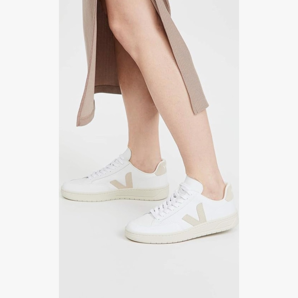 Veja Women's V-12 Sneaker - Picture 4 of 4